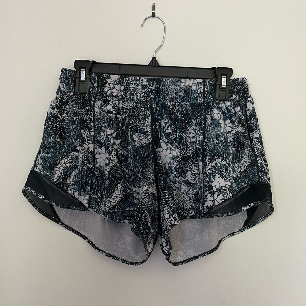 Lululemon Green and Black Hotty Hot 4” Shorts Size 10